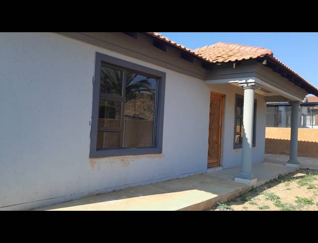 2 BEDROOM HOUSE FOR SALE IN MABOPANE  UNIT S